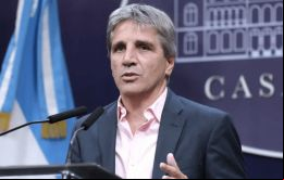 Caputo dijo que el peso se convertirá en una moneda fuerte, con lo que se alejan las promesas electorales de dolarización