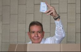 El hombre que la oposición considera presidente electo supone un riesgo de fuga para los fiscales chavistas