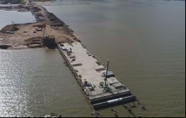 El gobierno argentino entendió, después de 200 años de lucha, que el puerto de Montevideo ofrece mejores condiciones que el de Buenos Aires
