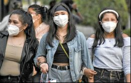 Las mascarillas no filtran las partículas contaminantes más pequeñas y, por tanto, son bastante inútiles, explicó Dalcolmo