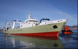 El F/V Capricorn de Fortuna en plena faena