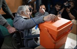 El candidato del izquierdista Frente Amplio, Orsi, fue bendecido por el ex presidente José Pepe Mujica y es favorito en las encuestas