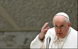 El intendente Pérez mantuvo una interesante charla con el Papa del Fin del Mundo sobre la importancia del Atlántico Sur