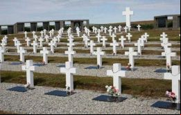 El cementerio militar argentino, próximo a Darwin donde se desarrollará la visita de familiares 