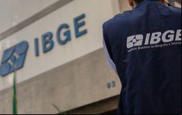 En los últimos 12 meses, la inflación oficial alcanzó el 4,87%, por encima de rango meta del Gobierno, advirtió el IBGE