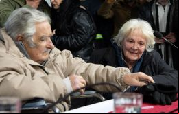 Topolansky vinculó sus comentarios a casos en Argentina y ofreció más información al colectivo si lo consideraban necesario