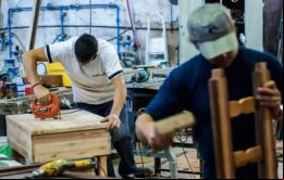 Las pymes temen un aluvión de despidos cuando los productos importados inunden el mercado local dada la fortaleza del peso frente al dólar estadounidense
