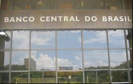 El Boletín Focus del BCB mantuvo su previsión para el tipo de interés básico Selic en el 14,75% anual en 2025