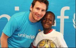Messi fue elegido por apoyar programas de salud y educación para niños a través de la Fundación Leo Messi y servir como embajador de buena voluntad de UNICEF.