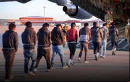 No era la primera vez que inmigrantes irregulares brasileños son esposados durante su deportación, pero sí fue la primera tras el regreso de Trump a la Casa Blanca