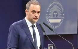 DEME, la única oferente, manchó el proceso con diversas denuncias, explicó Adorni
