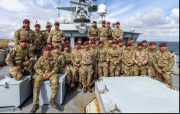 La Sección de Gurkhas a bordo del HMS Forth 