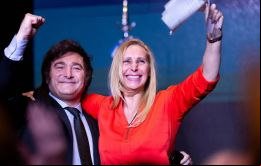 Hayden Davis, una figura clave en el proyecto Libra, se jactó en un mensaje de texto de haber pagado a Karina Milei para influir en las acciones del presidente