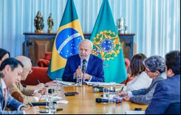 Mientras la gente no pueda prescindir de los combustibles fósiles, estos seguirán siendo necesarios, argumentó Lula