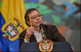 A diferencia del Covid-19, este virus sólo se transmite por el mosquito, pero es mortal en un 50%, advirtió Petro 