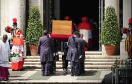 Nueve días a contar del sábado podría reunirse el cónclave para nombrar al sucesor de Francisco
