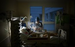 Los cuatro casos se relacionaron con personas con afecciones pulmonares y el uso de respiradores