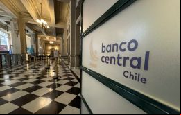 El Banco Central de Chile también previó que la inflación continuaría en niveles elevados en el futuro inmediato