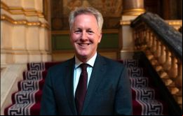 Cairns tiene amplia experiencia en todo lo que sea Gaza y Medio Oriente