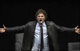 Mis rubias voluptuosas van a ir vestidas de estatuas de la libertad y todo, divagó Milei