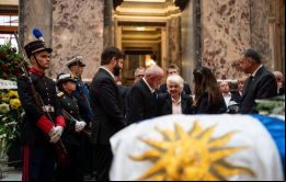 Lula se reunió pcon Topolansky, Orsi y Boric frente al féretro de Mujica. Foto: Comunicación Frente Amplio 