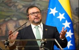 Yvan Gil  atribuyó los presuntos incidentes a propaganda barata diseñada en los laboratorios del Comando Sur de EE. UU.
