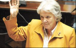 En su carácter de senadora más votada, Topolansky fue la encargada de entregar las investiduras a sus pares.