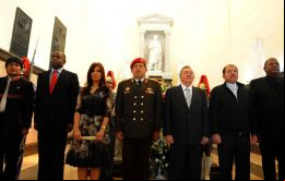 Chávez rodeado de colegas de la región