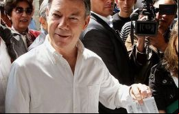 Santos emite su voto