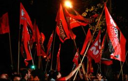 Con banderas rojas celebrando en Salta. Para el gobernador Urtubey y sus aspiraciones un fuerte golpe 