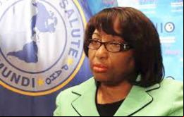 Directora de OPS, Carissa F. Etienne: asegurar  ”a personal de salud calificado y culturalmente competente”