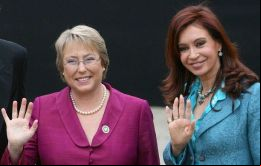 Bachelet que gobernó Chile entre 2006 y 2010, y Cristina Fernández se conocen bien