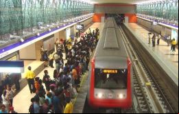En el congestionado Santiago, el metro es uno de los transportes más rápidos 