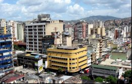El tope máximo para locales comerciales es 250 Bolívares o 40 dólares del metro cuadrado; empero al oficial es 4 dólares 