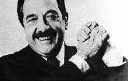 Raúl Alfonsín entregó el poder antes de tiempo, 1989, abrumado por los problemas económicos
