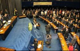 También se incluye una partida para financiar los partidos políticos en anticipación de las elecciones de 2014