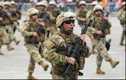 Desfile de fuerzas militares en algún país de la región 