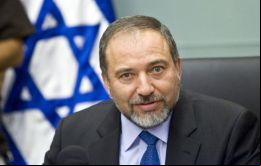 Ministro Avigdor Lieberman dijo que Israel sigue cooperando en plena transparencia con Argentina.