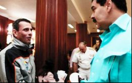 Un saludo formal y nada efusivo, cumplieron los dos líderes 