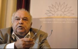 Fernández Huidobro dijo que hay sectores del Frente Amplio que practican un antimilitarismo muy primitivo