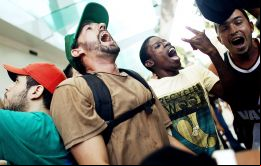 Los manifestantes consideraron que el cierre del centro comercial en Leblon, respondió a motivos racistas y discriminatorios. 