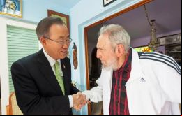 El secretario general de NN.UU. con el líder de la revolución, Fidel Castro 