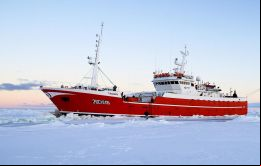 El palangrero de 1.058 toneladas cuenta con equipos de última generación para procesar más de 300.000 kilos de pesca 