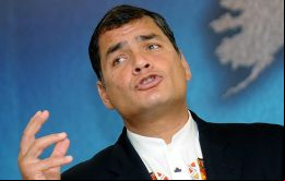 El presidente ecuatoriano apela a acontecimientos de Caracas para intimidar a votantes 