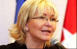 Fiscal Luisa Ortega dijo que se actúa con apego a derechos humanos pero niega violación de un detenido (español) con un fusil  