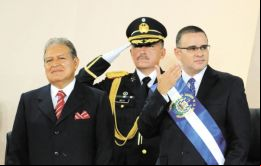 Funes coordinará la comisión junto con el equipo de Sánchez Cerén (Izq) 