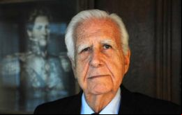Ortiz de Rozas fue embajador en Londres previo a la guerra donde venía negociando la entrega pacífica de las Malvinas