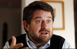 Claudio Orrego recordó que atentar contra un carabinero, transeúnte o comerciante es un delito