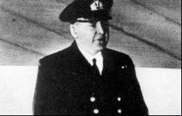  HMS Ayax, Achilles y Exeter, al mando del comandante Harwood 