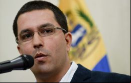 El vice-presidente Arreaza desafía a la oposición a que convenza al pueblo venezolano que el capitalismo es mejor que socialismo 